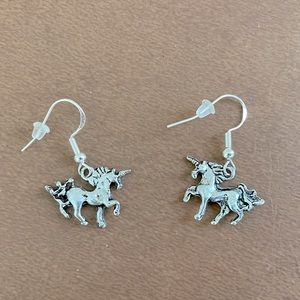 NWOT Silver tone unicorn drop dangle earrings with antique finish